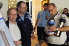 Uwe-Ricardo_mit_Pokal